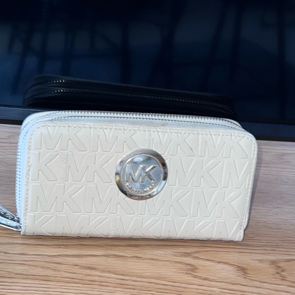 Tan Michael Kors Ziparound Wallet
